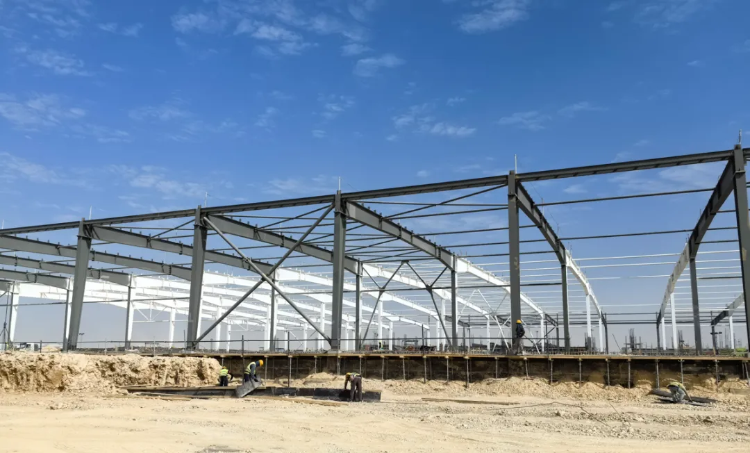 Images of large steel structure projects in the Middle East