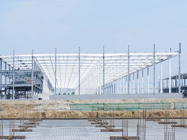 تحليل شامل لتصميم وتصنيع مباني المستودعات ذات الهياكل الفولاذية ذات الامتدادات الكبيرة