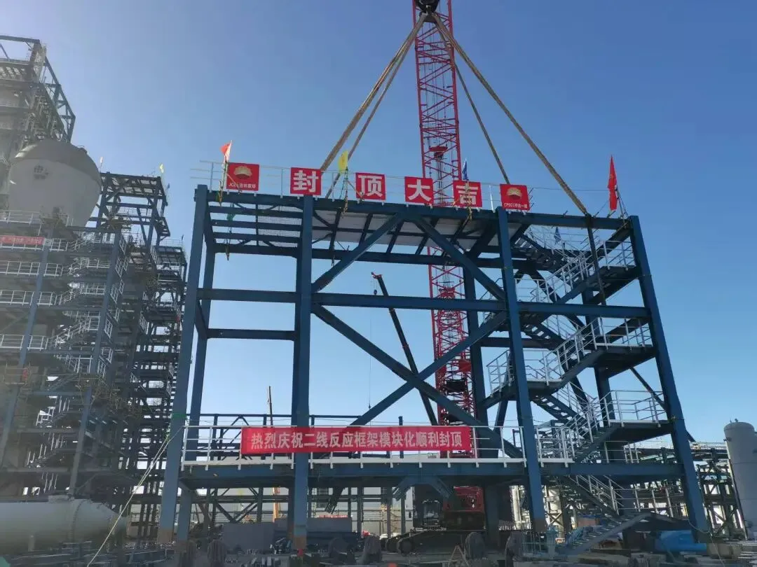 هياكل الدعم الفولاذية لأوعية الضغط في مصانع البتروكيماويات